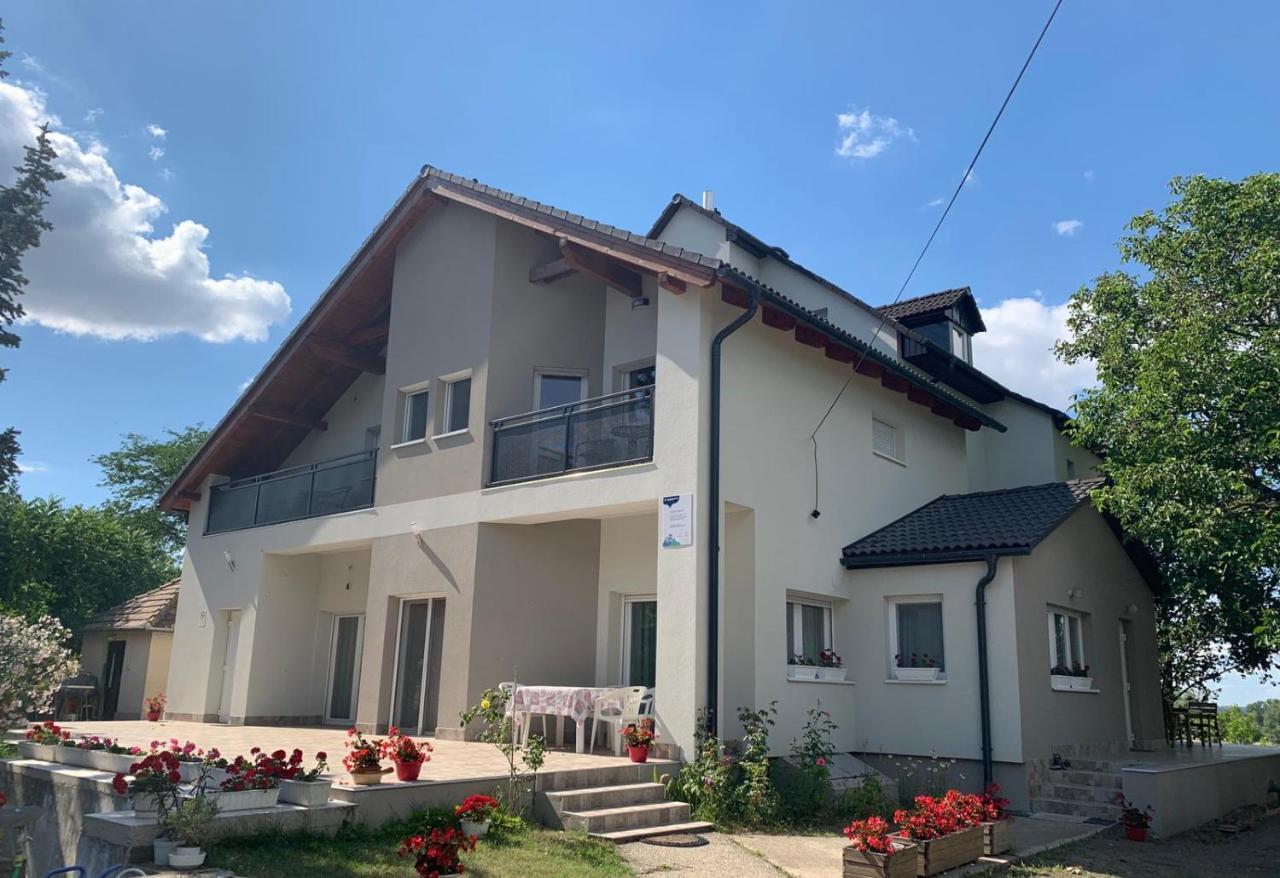 Monostor Panzió Acomodação com café da manhã Komárom Exterior foto